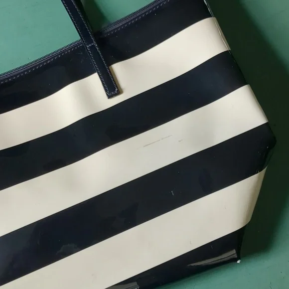 KATE SPADE BLACK & BEIGE PATENT LEATHER BAG - Picture 8 of 16